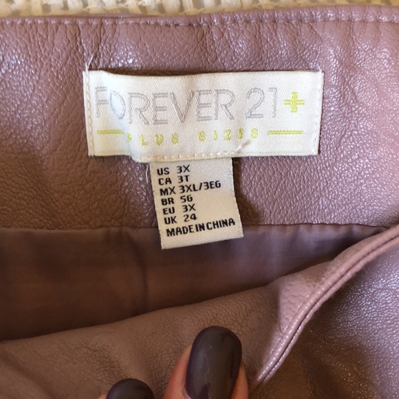 Forever 21 faux leather mauve skirt - Picture 2 of 3